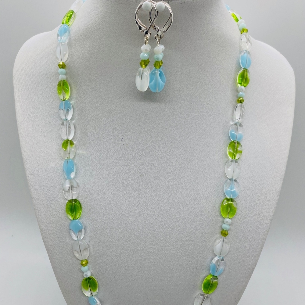 Necklace/earrings set